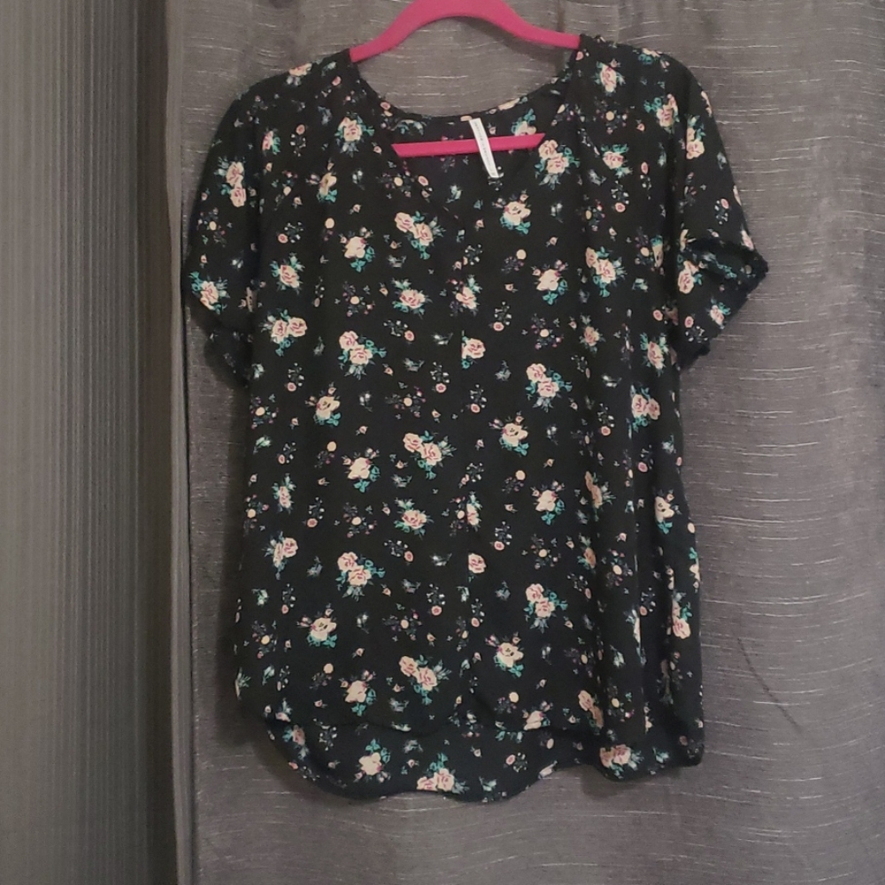 Floral short sleeved top